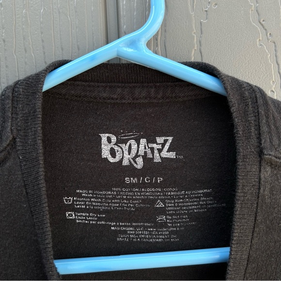 Bratz Sasha Bunny Boo Boyfriend Graphic Tee Shirt Short Sleeve Black Size Small - Picture 2 of 5